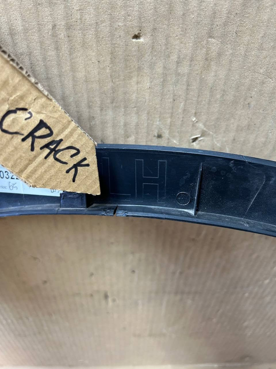 ✅ 20-24 Tesla Model Y Front left Side Fender Wheel Molding 1494185-00-C /cracked