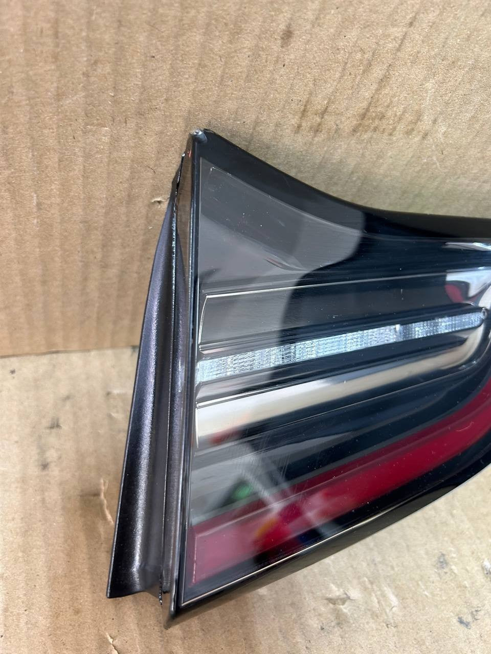 ✅ 17-23 Model 3 Rear Right Inner Taillight LED Tail Lamp 3 PIN 1077402-00-G