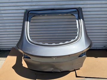 ✅ 20-23 Tesla Model Y Rear Trunk Lid Silver w/dent and scratches