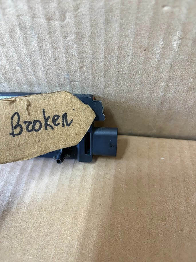 ✅2020-2025 Tesla Model Y Bluetooth Antenna Module 1508179-00-F OEM /damaged