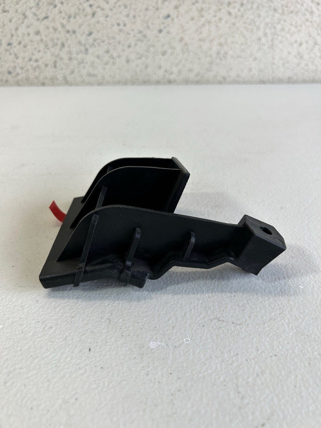 ✅ 2020-2025 Tesla Model Y Left Hand Rocker Bracket Clip Support OEM 1555376