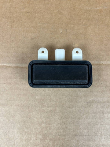 ✅ 07-16 Mercedes W218 CLS63 Rear Trunk Tailgate Release Button 2218702410