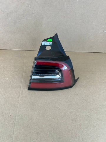 ✅17-23 Tesla Model 3 LED Taillight 3 Pin RH Outer Lamp OEM 1077398 w/scrtach