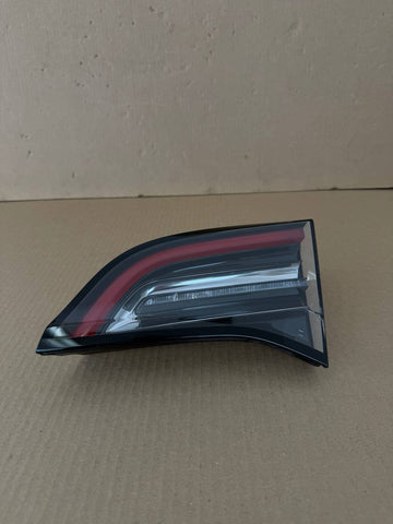 ✅ 2017-2023 Model 3 Right RH Inner Tail Light OEM 1502089-00