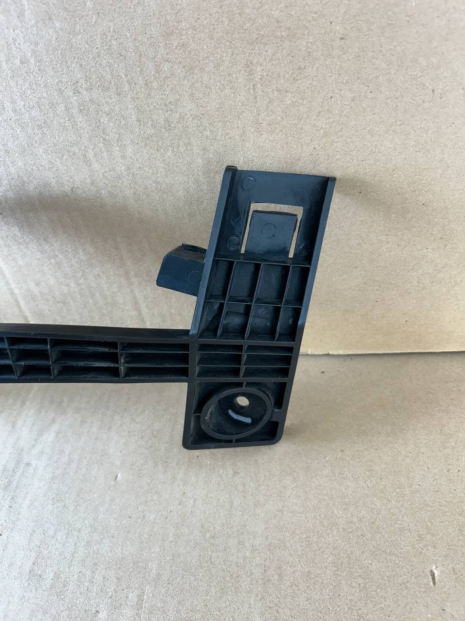 ✅17+Tesla Model X Right Side Inner Headlamp Bracket 1046959-00-F
