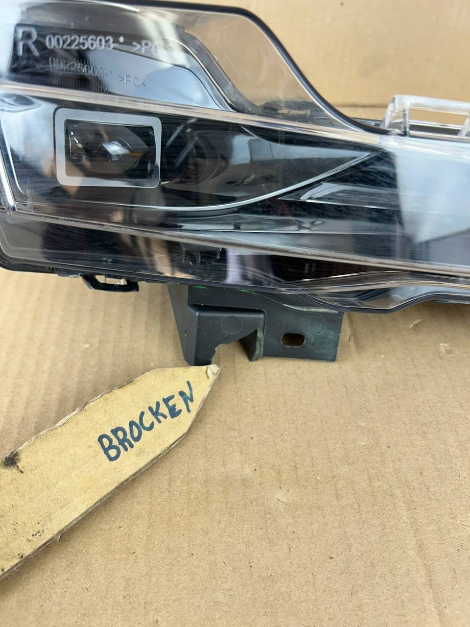 ✅ Tesla Model 3 Y Base Fog Light Lamp Right Side 1507929-00-D 2 Pin /damaged