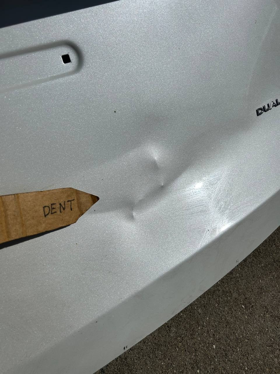 ✅ 20-23 Tesla Model Y Rear Trunk Lid White w/dent and scratches