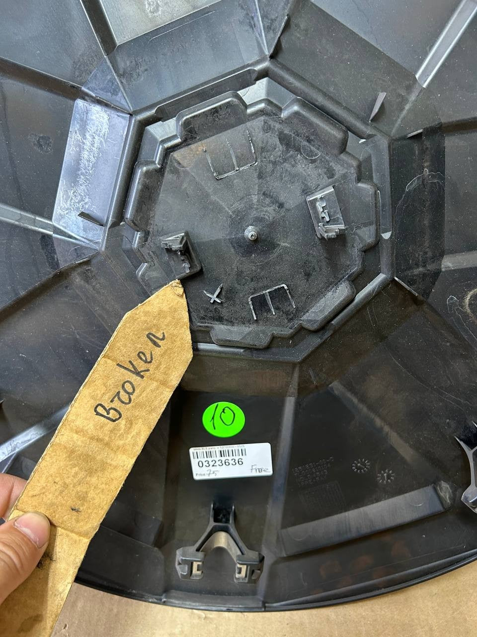 ✅ 24–25 Tesla Cybertruck Core Wheel Cover Hub Cap 1250231-00-C /damaged