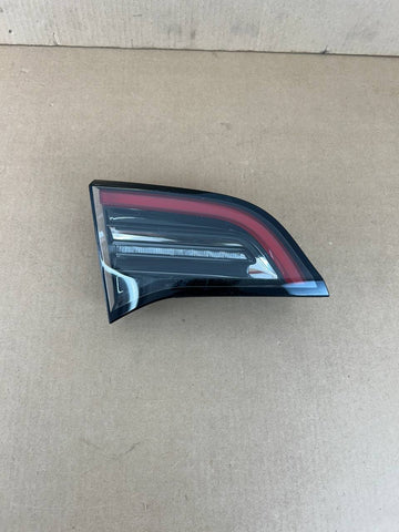 ✅ Tesla Model 3 Tail Lamp Light Liftgate Mounted 1502088-97-B w/scratches