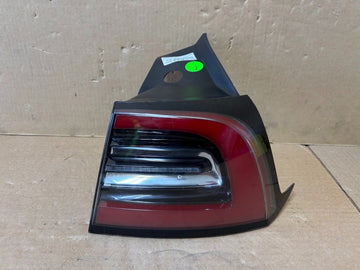 ✅ 17-23 Tesla Model 3 Rear Right Outer Tail Lamp 3 Pin 1077398-97-F