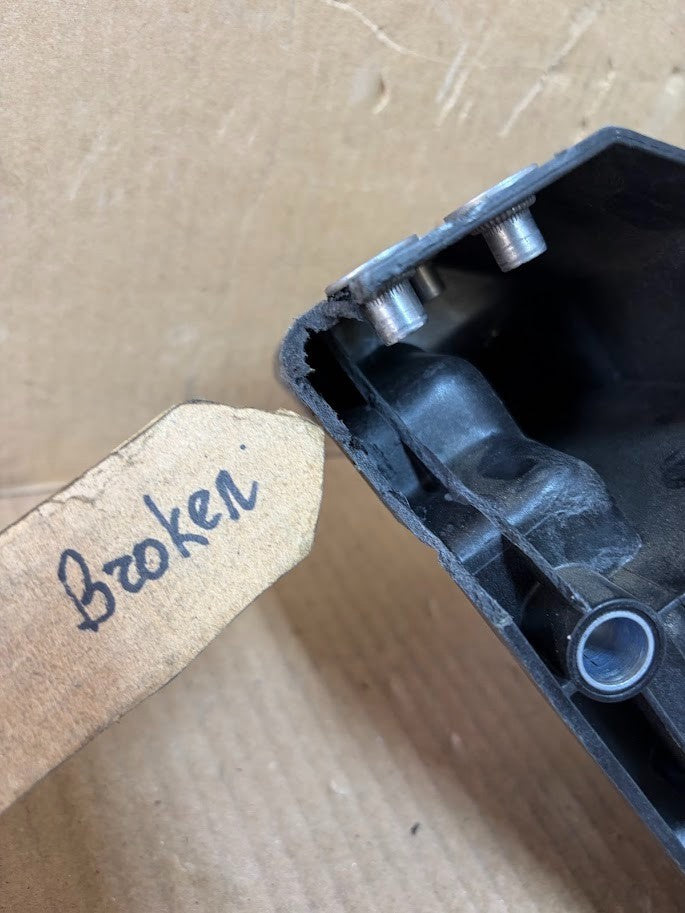 ✅2016-2020 Tesla Model X Right Headlamp Support Bracket  1043612-00-F/damaged
