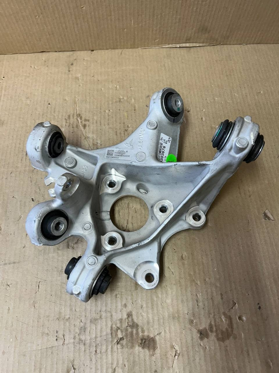 ✅ 24 - 25 Tesla Model 3 Rear Left Spindle Knuckle Hub 1344411-10-D
